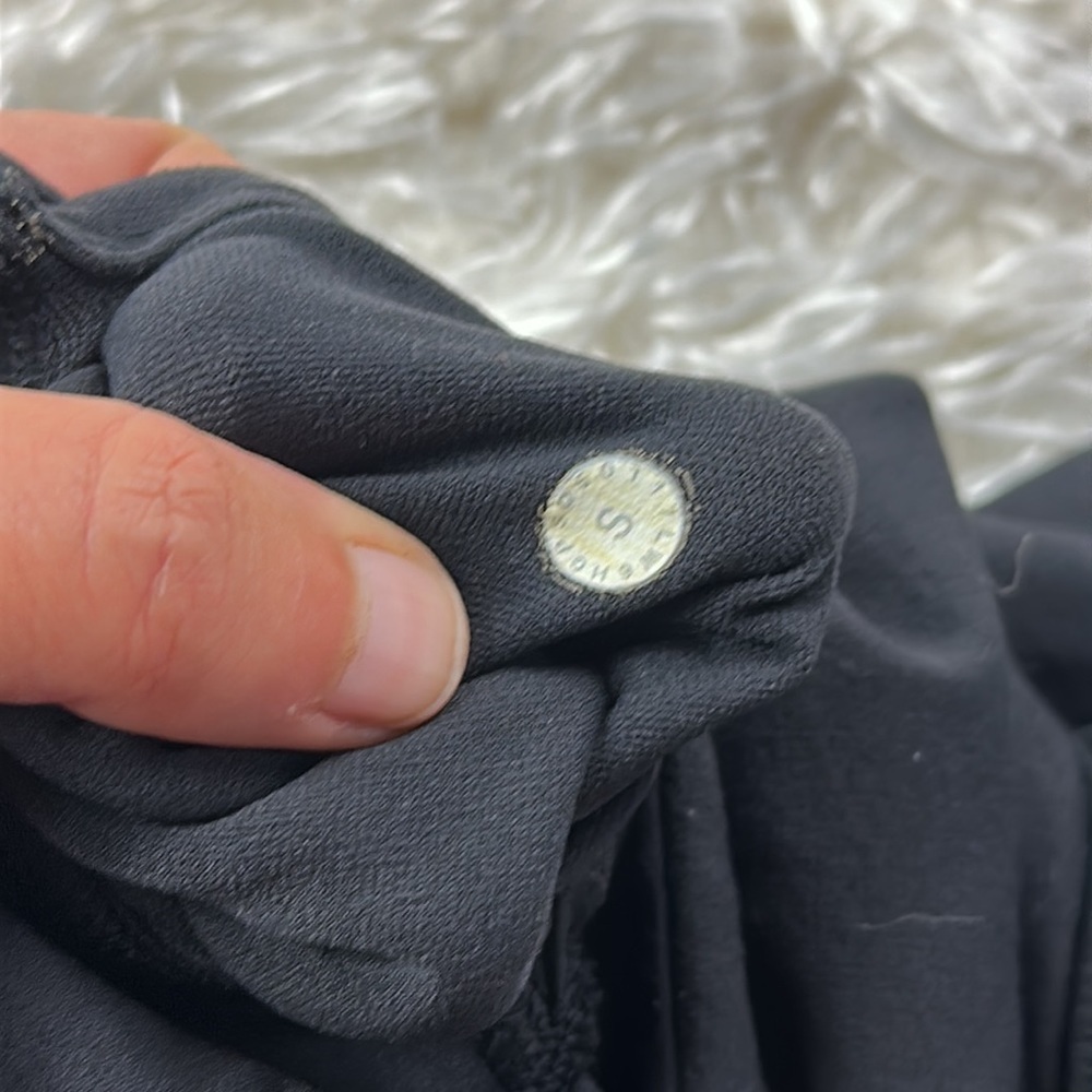 Lululemon Reveal Crop (15") Black - Picture 4 of 4
